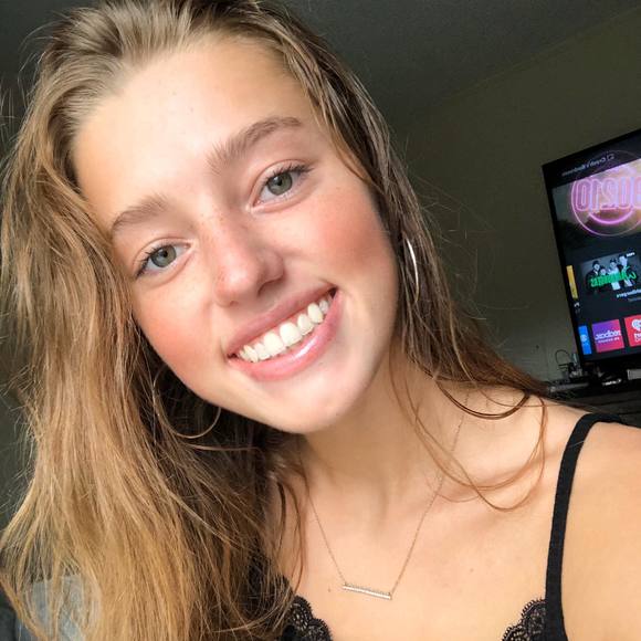 Meet your Posher, Ashlynne kate - Picture 1 of 1